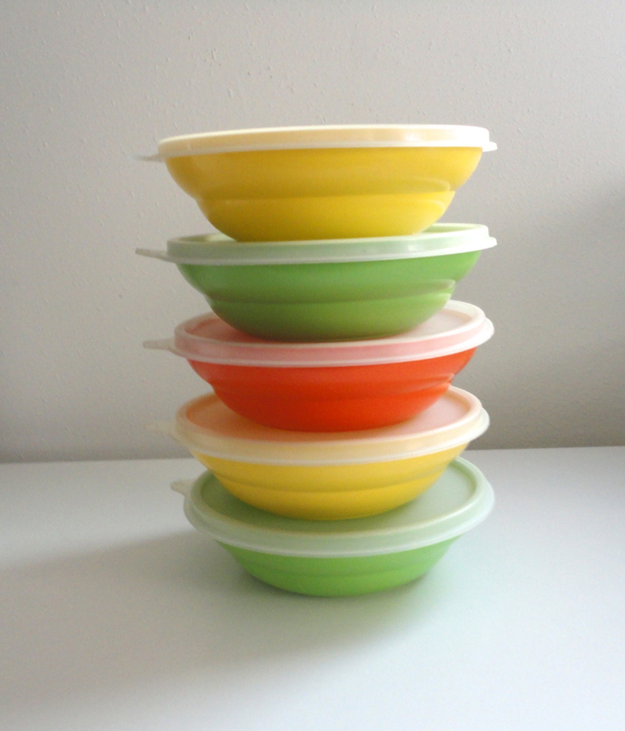 Vintage Tupperware Stackable Bowls with Lids Set of 5 by KimBuilt