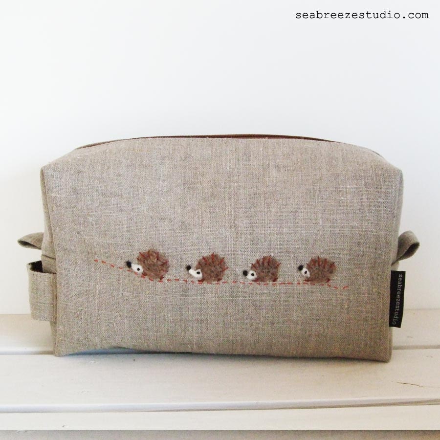 Large box pouch -natural linen with hedgehog family applique