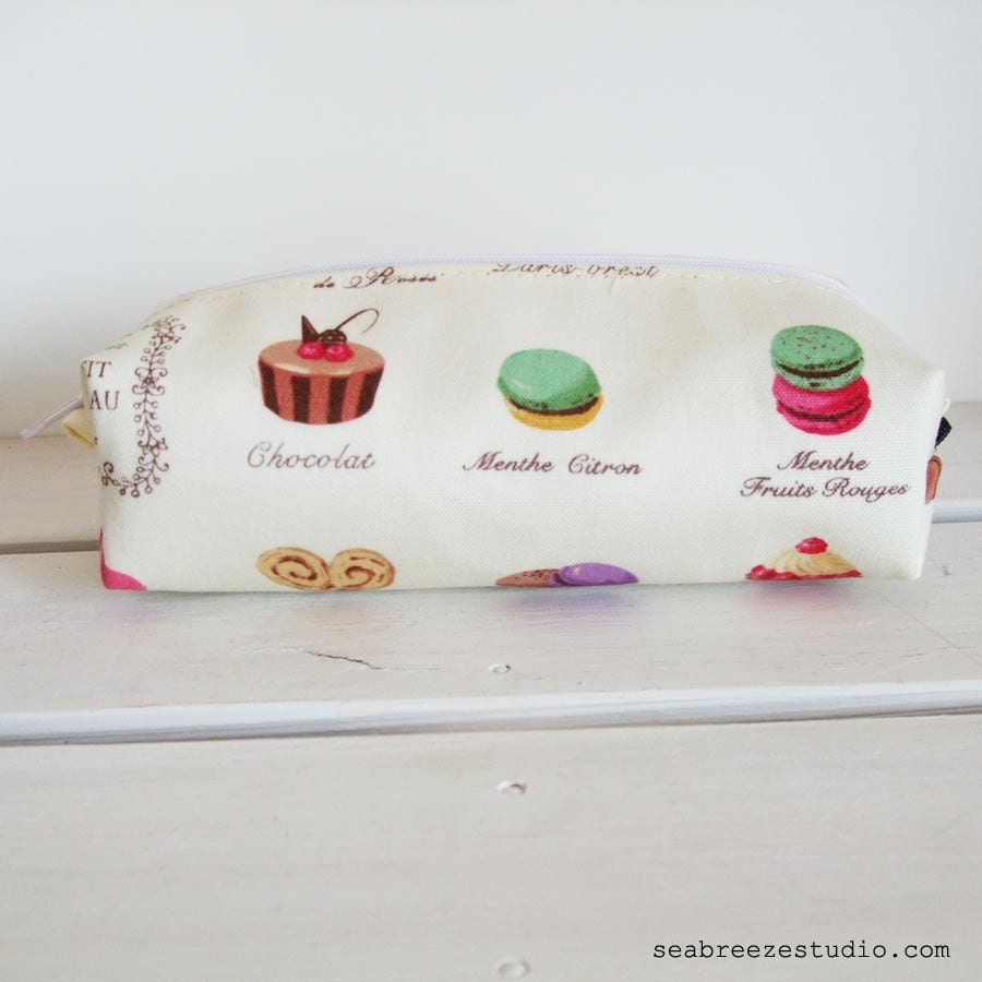 Boxy pencil / cosmetic pouch - macaroon in ivory