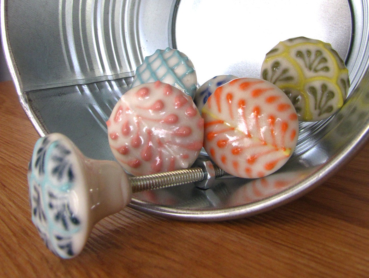 Set of 4 Simple Round Drawer Pulls