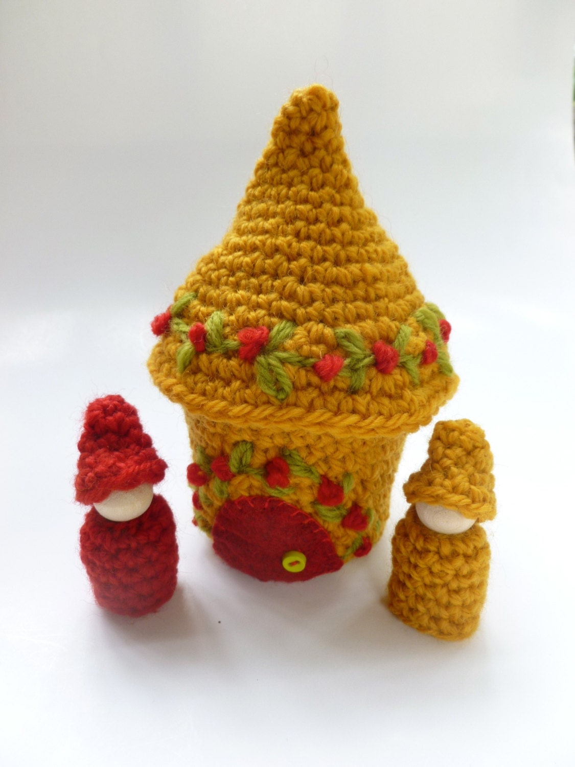 Wee cottage with peg dolls