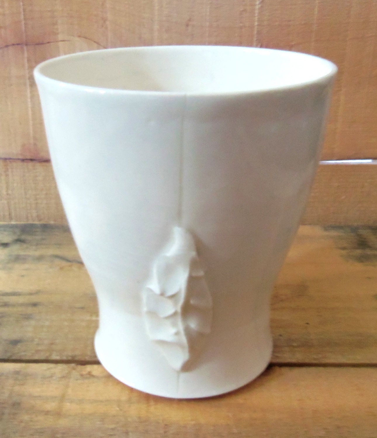 Porcelain Tumbler with Leaf
