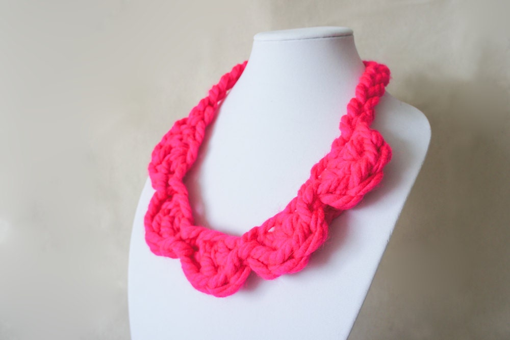 Chunky Scalloped Crochet Necklace - Neon Pink
