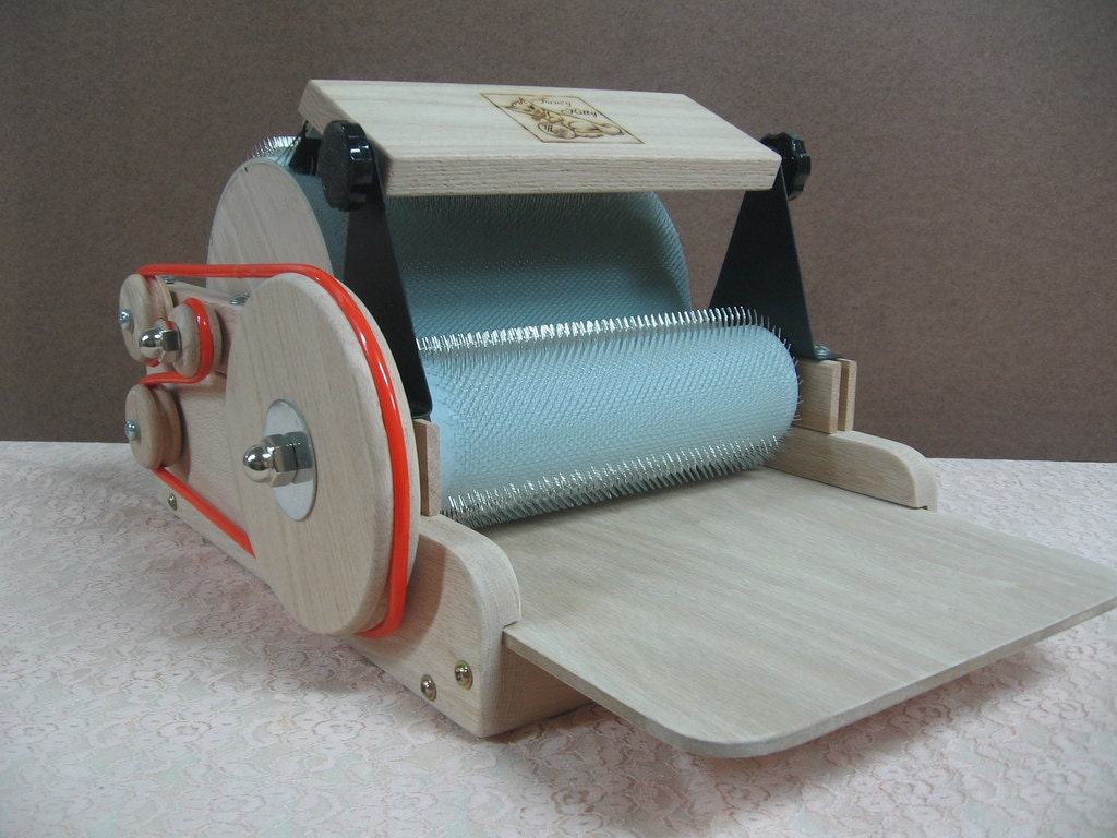 Fancy Kitty KITTEN 90/120 Fine Fiber Drum Carder with brush attachment