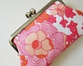 Vintage pink floral kiss lock purse