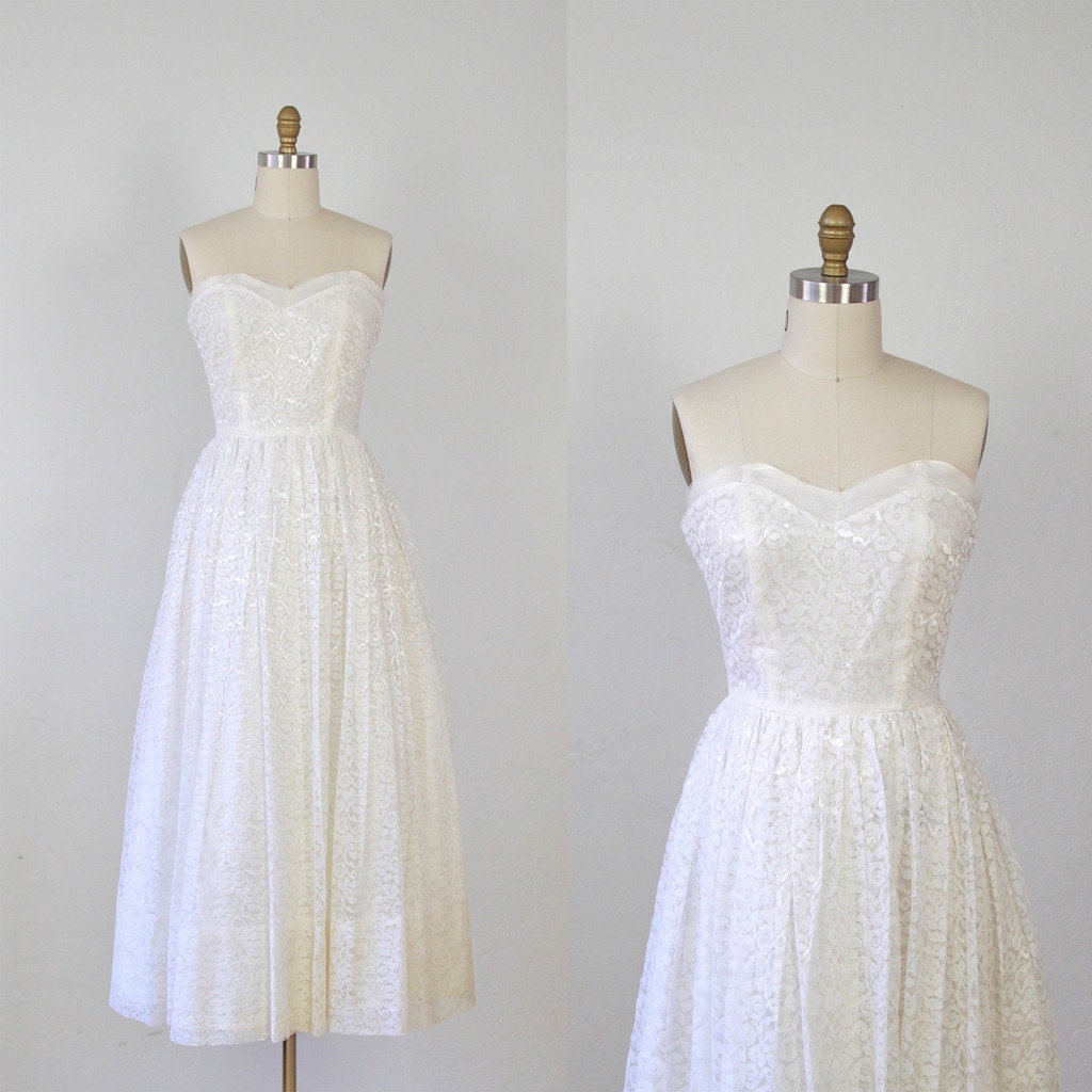 1950s White Lace Strapless Sweetheart Wedding Dress - M