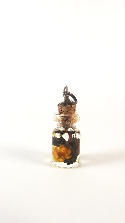 Tiny flytrap Pendant SP4