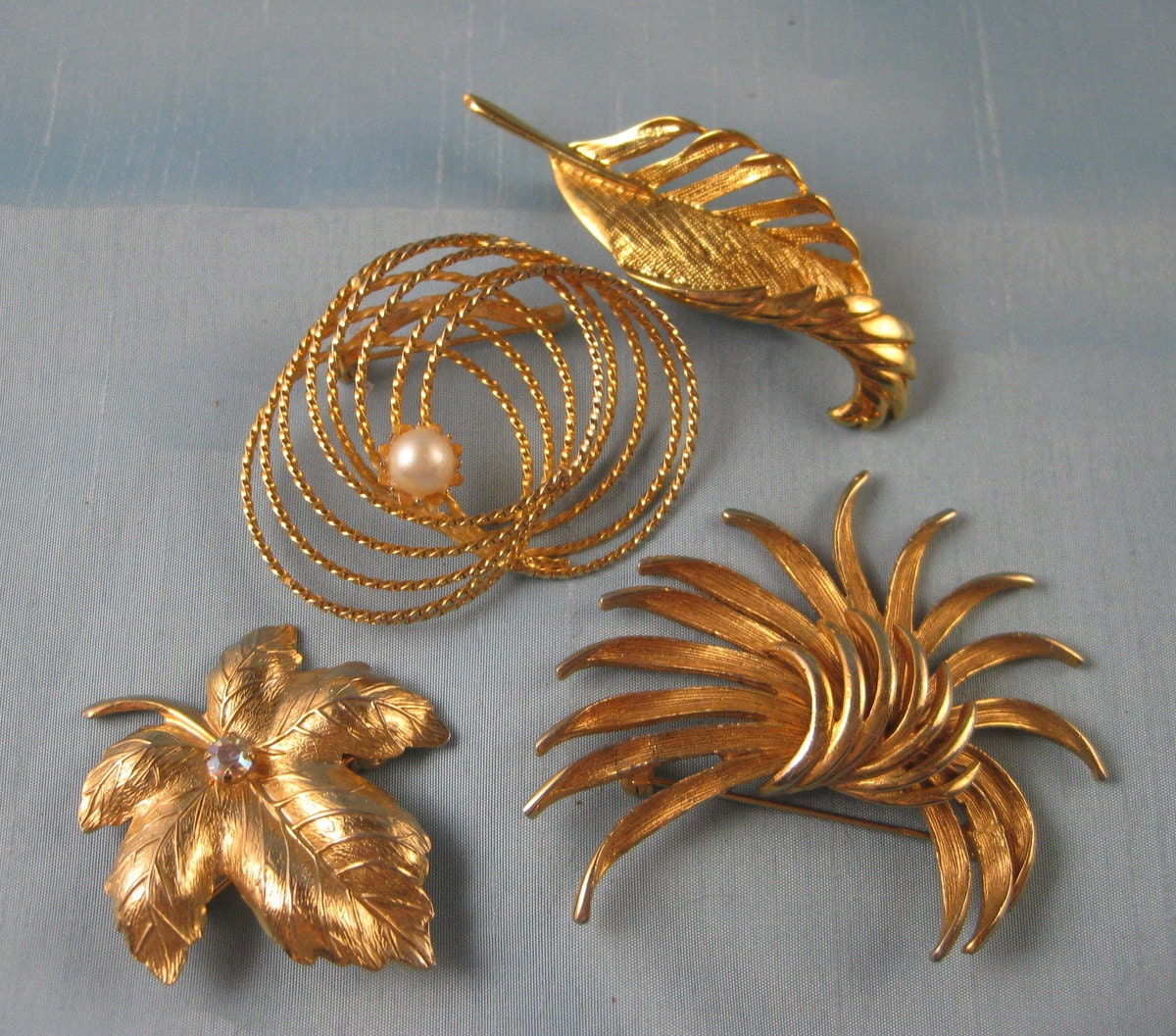 Vintage Jewelry Lot Four Golden Pins