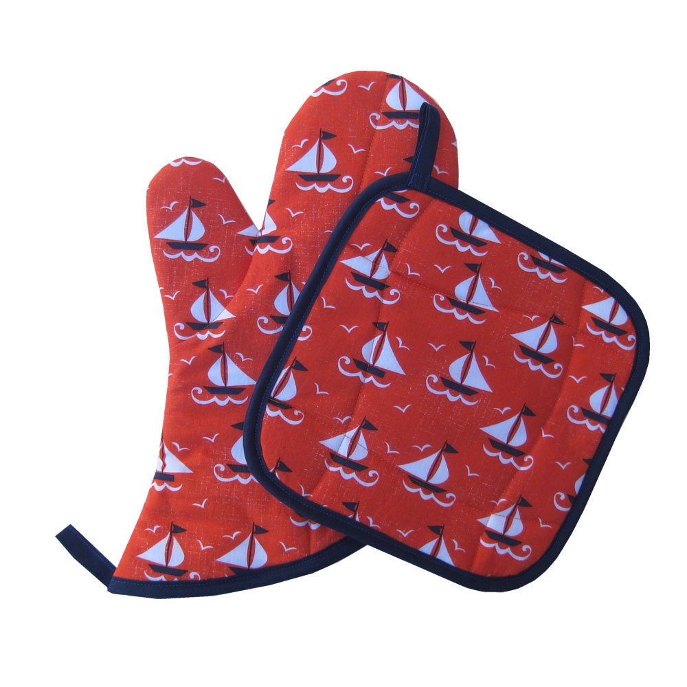 Sailboats Oven Mitt and Pot Holder Set