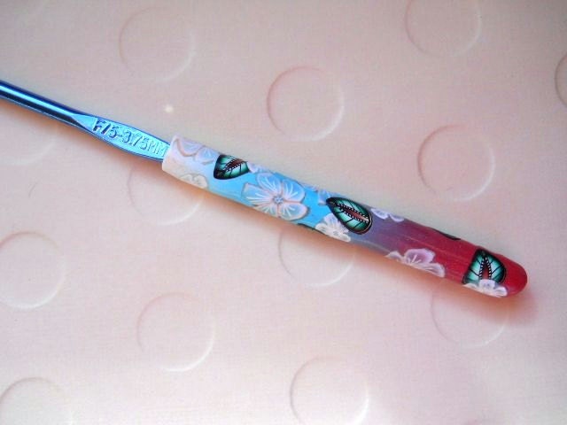 Crochet Hook, Three Color Background Handle, Polymer Clay, Boye, Size F
