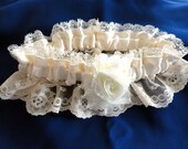 Champagne and Ivory Vintage Lace Rose Garter-Eilinora