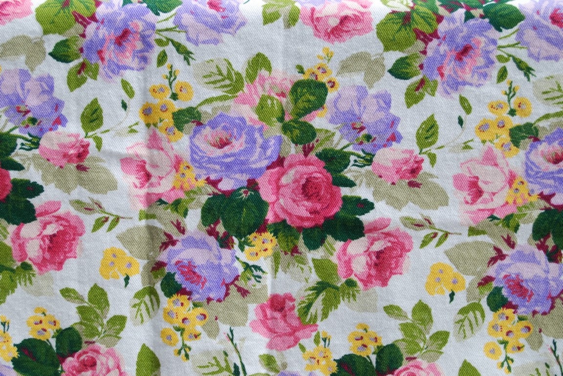 VINTAGE 80s Shabby Chic ROSE BOUQUETS on white denim fabric
