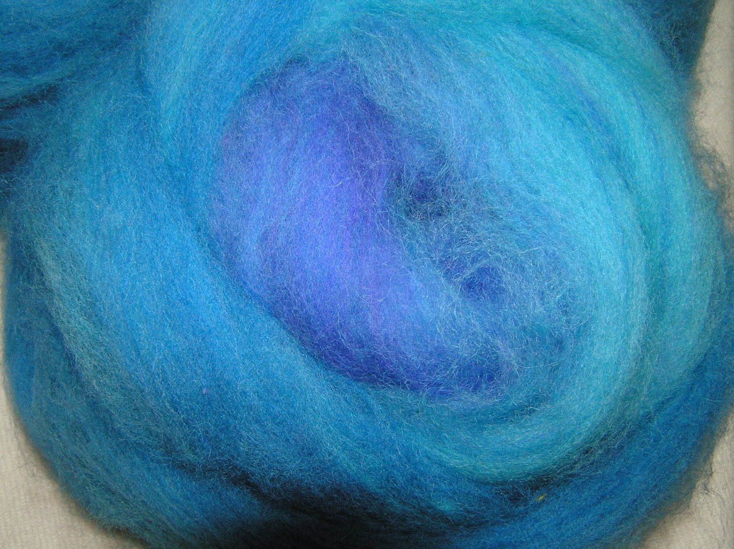 123g (4.3oz) hand pulled roving blue, aqua, purple
