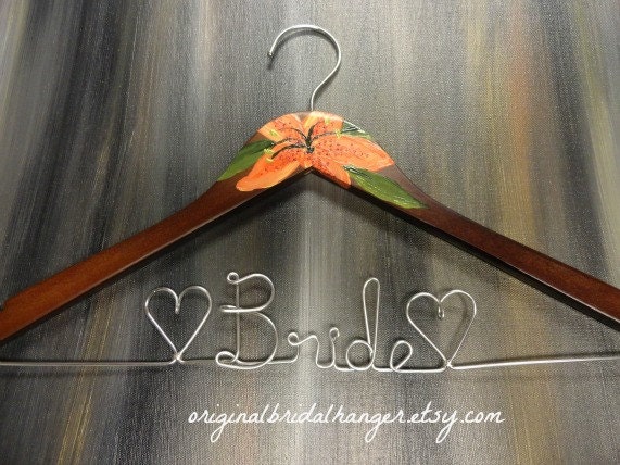 Bride Wire Hangers Painted Tiger Lily Brown Walnut Wood Wedding Dress Hangers Bridal Accessories Wedding Photo Props
