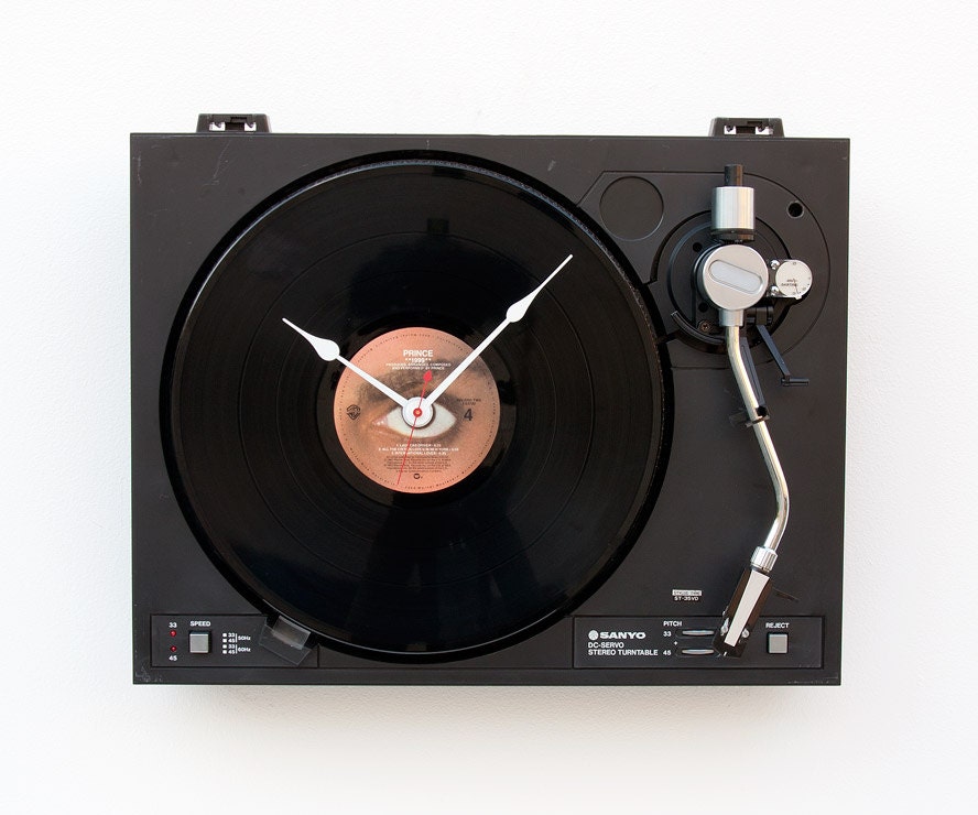 Recycled Turntable Clock