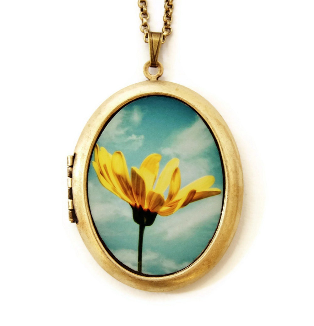 Sunshine - Yellow Daisy Against A Summer Turquoise Sky - Grande Photo Locket Necklace