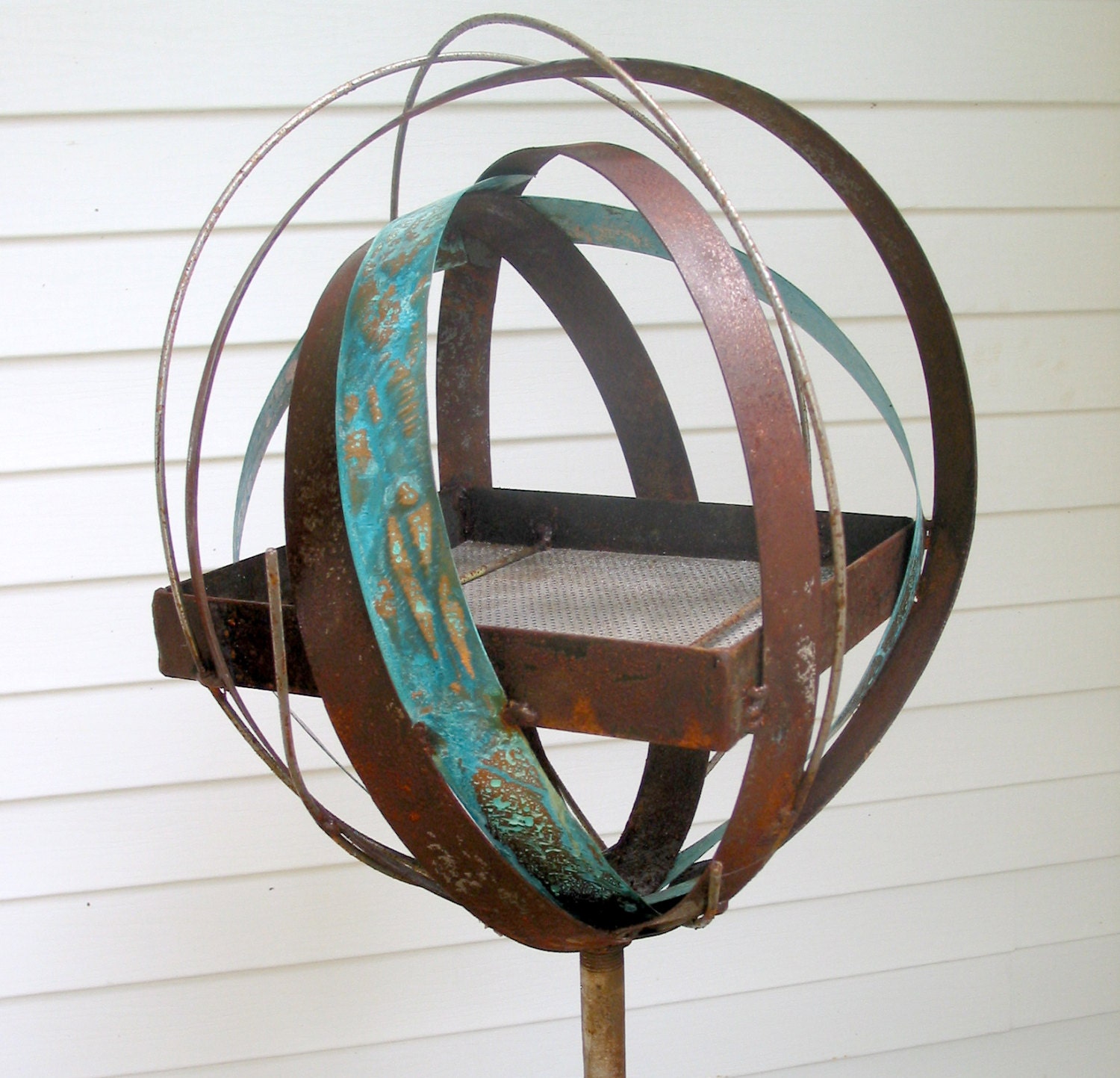 Sculptural Bird Feeder 260
