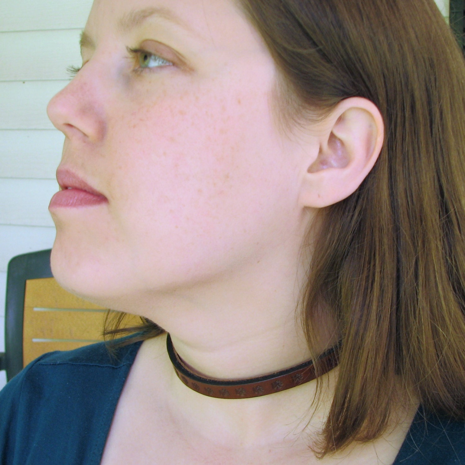 Brown Leather Choker - Tiny Paw Prints - Retro Neck-Wear for Animal Lovers