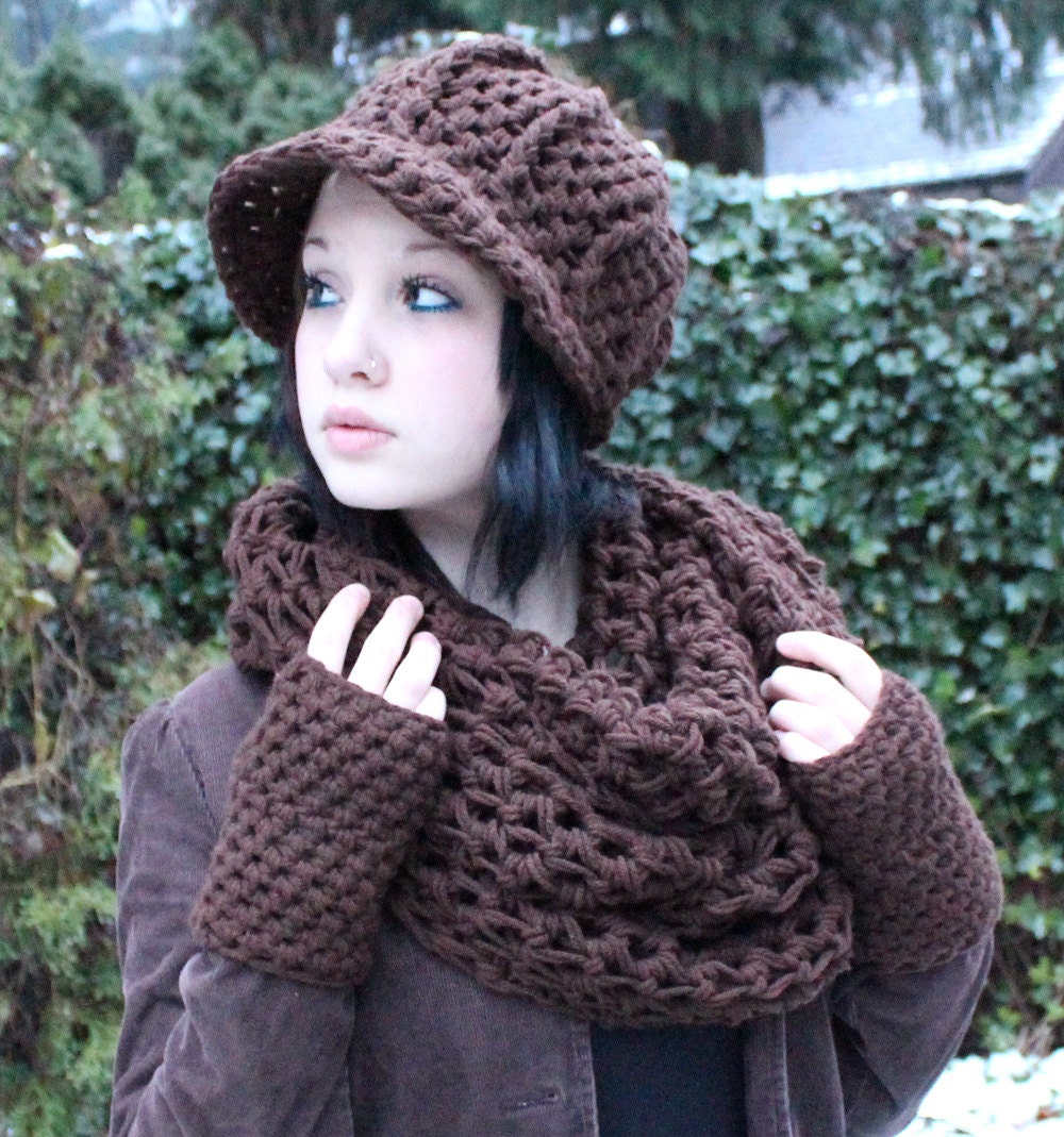 SET Newsboy cloche hat fingerless gloves chunky vegan cowl hood scarf Espresso brown