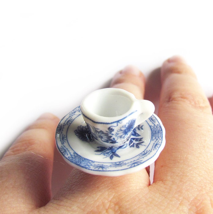 That Vintage - Tea Cup & Saucer Ring - Augustine