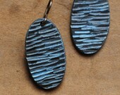 Wave earrings in brown and light blue