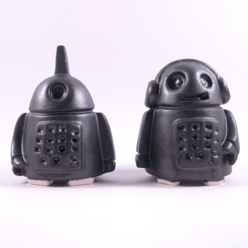 Robot Salt and Pepper Shakers