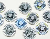 paper flower garland, garland for party decoration, home and living decor, pinwheel flowers, photo shoot backdrop