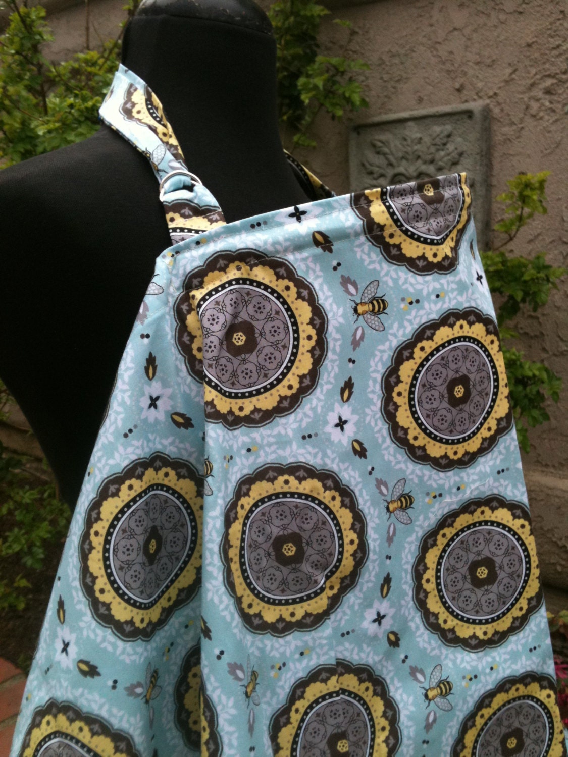 Nursing Cover- Busy Bee