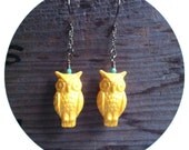 Earrings - vintage - amber color - lucite owls on antique brass chains - woodland