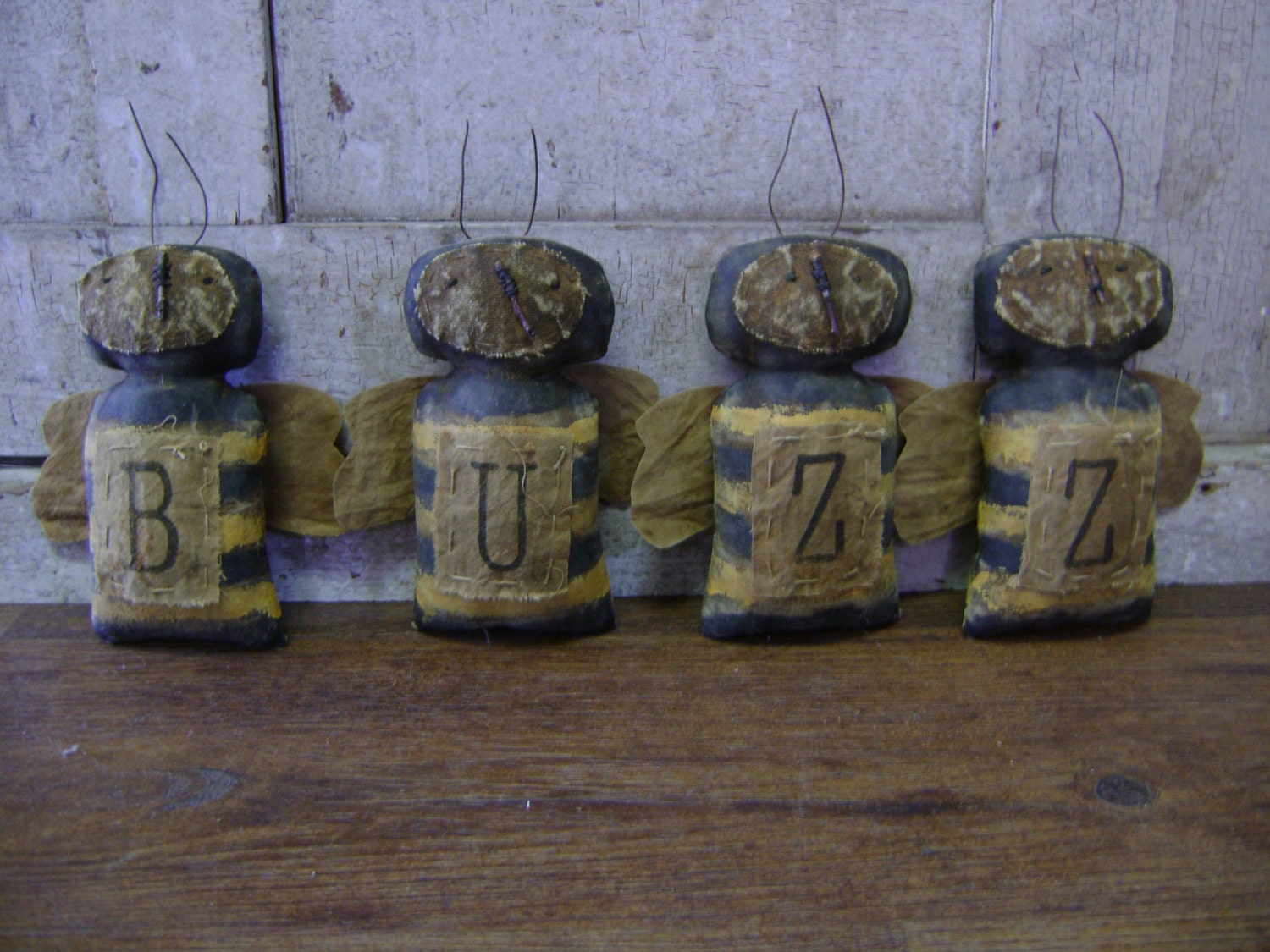 Primitive Spring Summer B-U-Z-Z Bee Set.....WOW