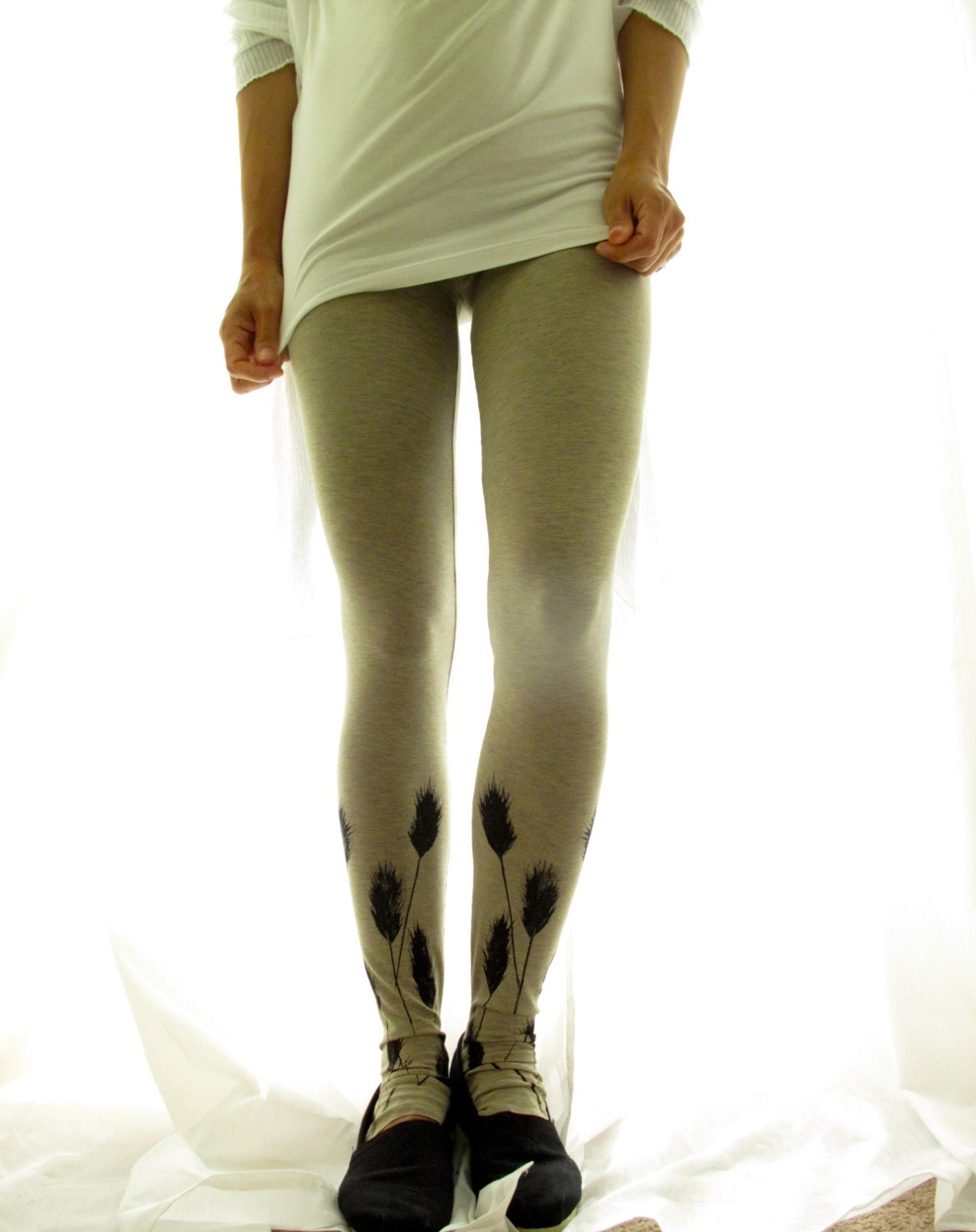 Sage Leggings with print of wild Grass