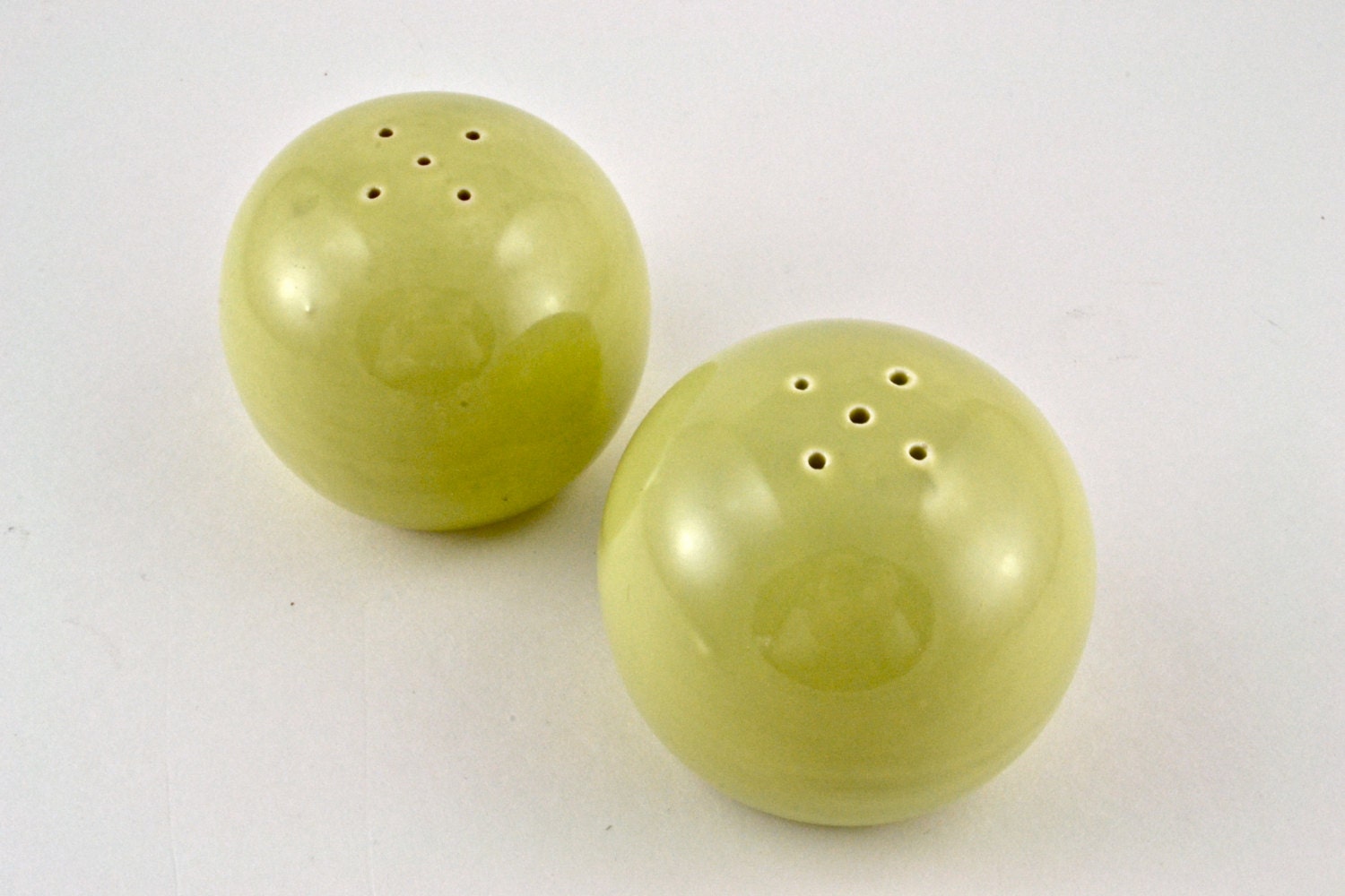 Mid Century Orb Salt and Pepper Shakers in Spring Green