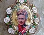 Lilygrace White Rose Frida Kahlo Cameo Pendant Necklace with Vintage Rhinestones and Freshwater Pearls