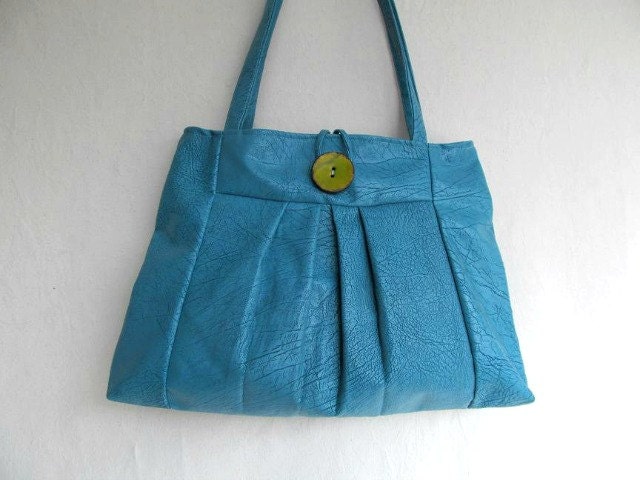 COSMOPOLITAN HANDBAG  //  Pleated Purse in Turquoise Faux Leather
