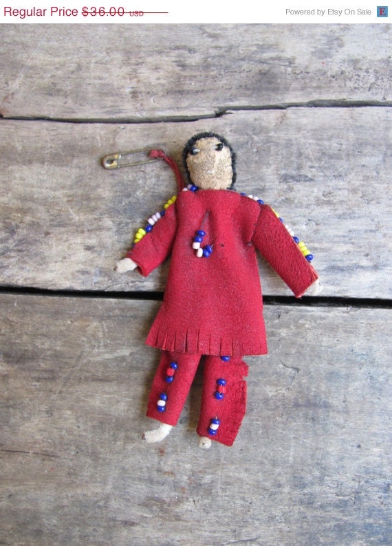 SALE // vintage c. 1940s beaded leather Native American brooch // handmade folk art camp craft
