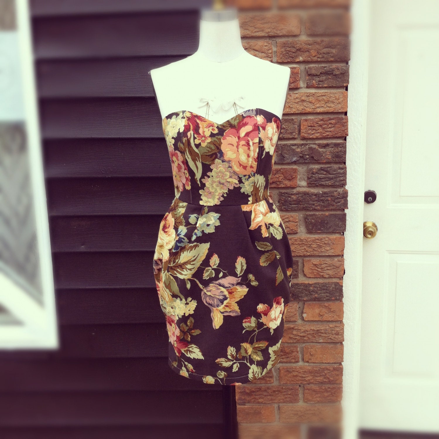 CLEARANCE The "Mia" Dress in Floral, Size Small