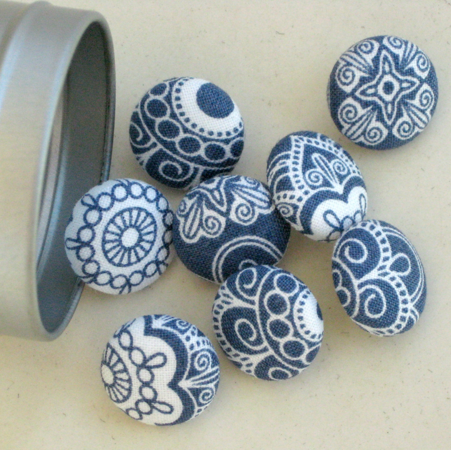 Denim & Lace . . .Tack Pack of 8. Fabric Push Pins. Gift Tin