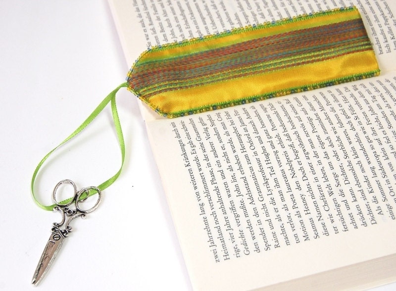 Bookmark 'Pair of Scissors' with Scissor charm