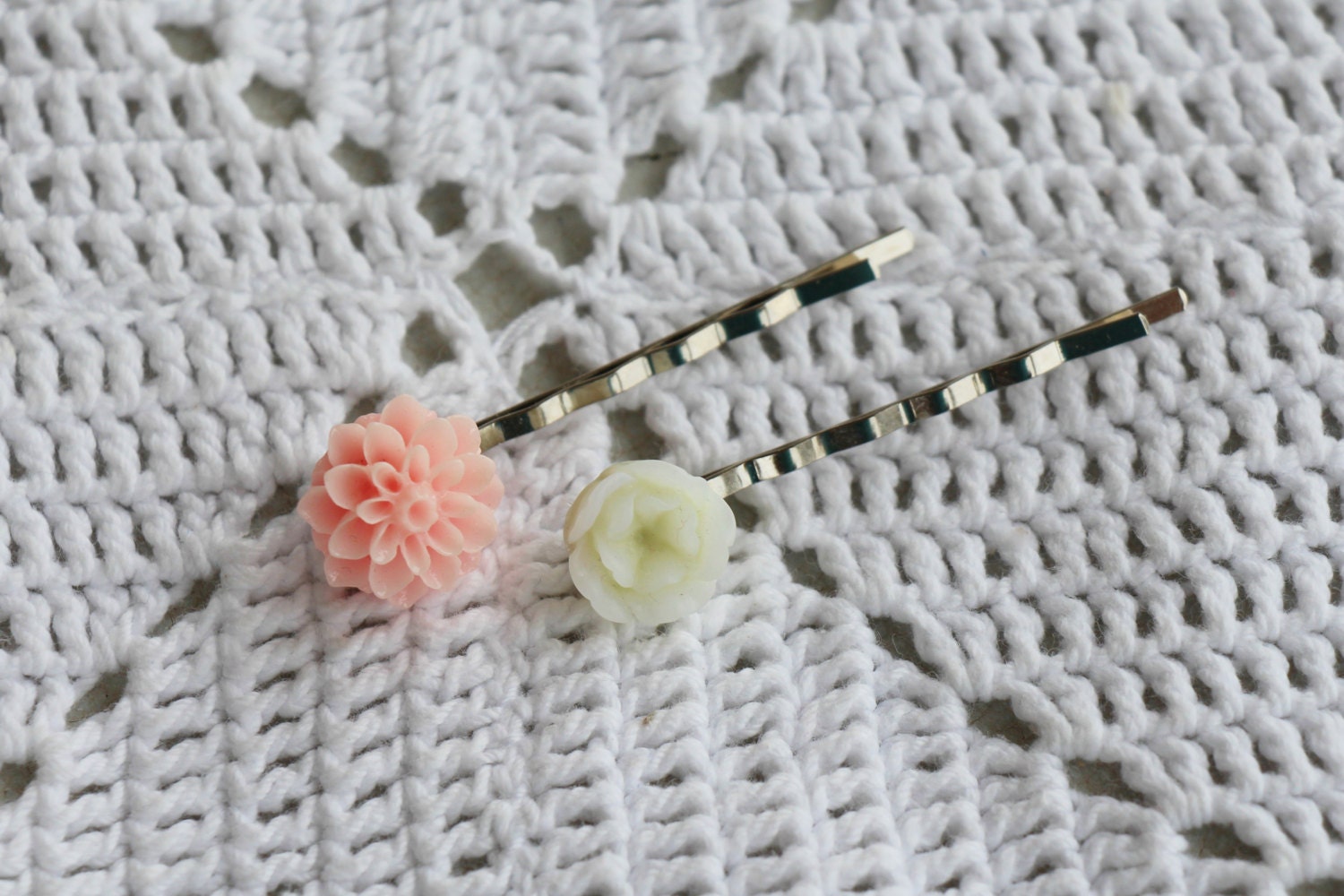 Set of 2 - Hair Pins in Romantic Peach and Soft White