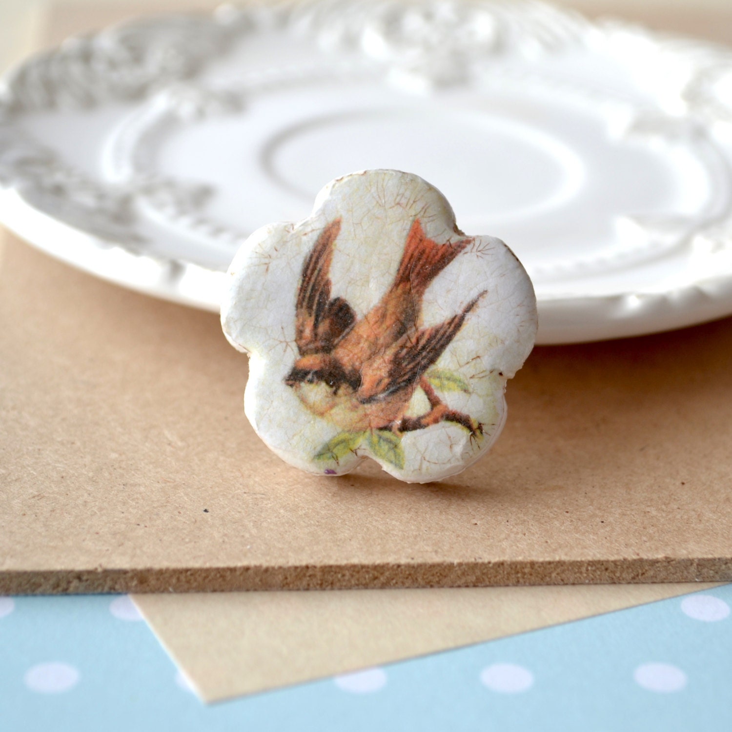 Bird brooch sparrow - white pin - woodland