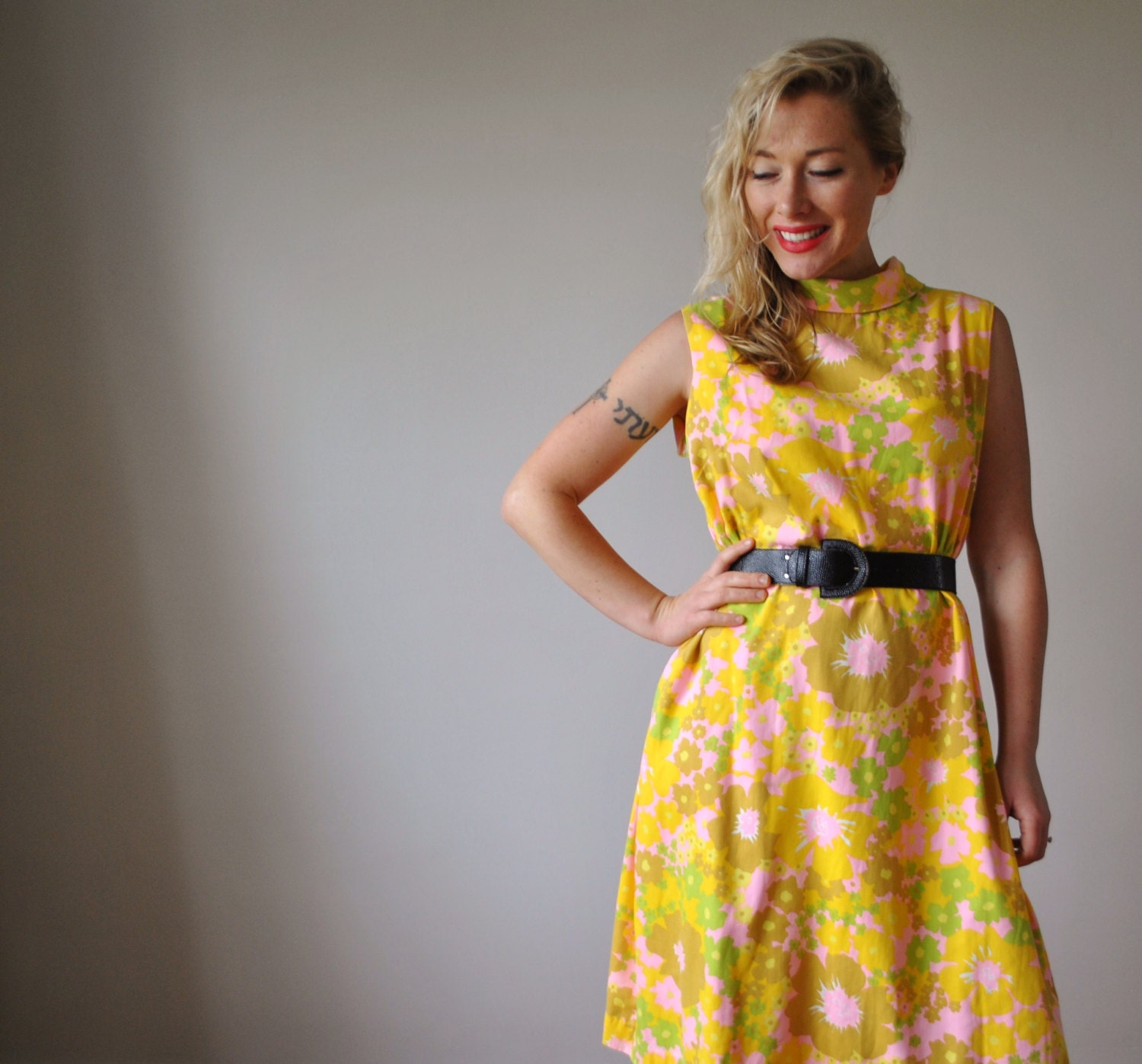 1950s Bright Floral day dress, size Medium to Large