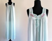 80s Lorraine Embroidered Floral Maxi Nightgown Negligee Lingerie Dress Hollywood . XS . SM . D082 . No.317.5.23.13