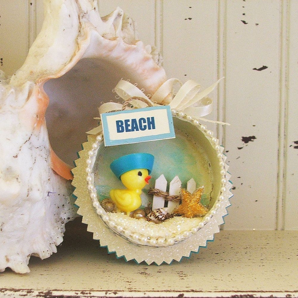Sailor Chick at Beach Diorama/Shadowbox