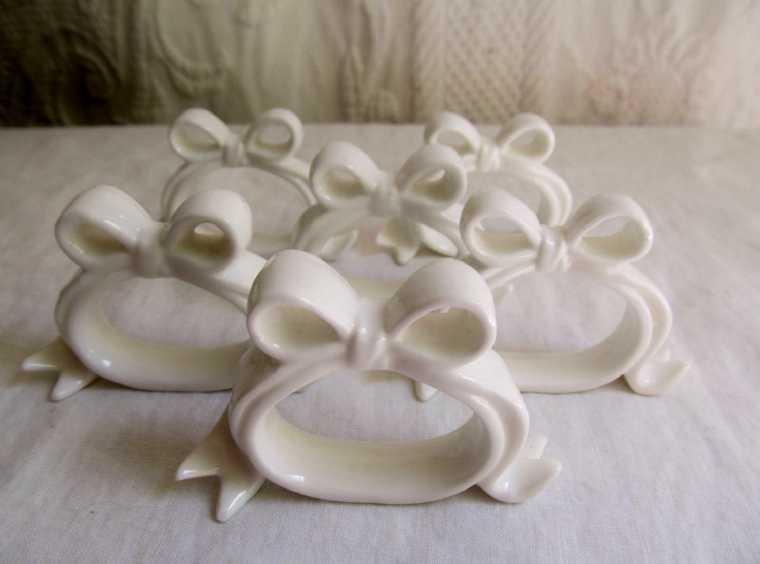 Set Six Sweet White Ribbon Bows Bone Chine Napkin Rings