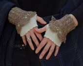 Fingerless lace gloves light brown and ceam white.