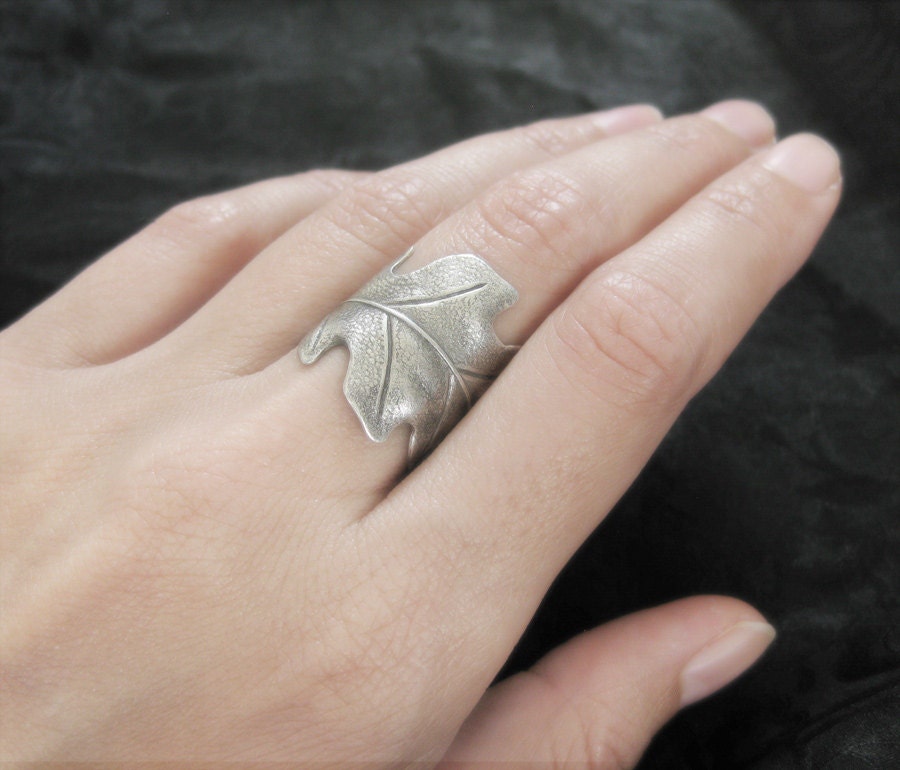 Druid's Treasure - Silver Oak Leaf Adjustable Ring