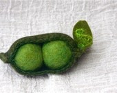 two peas in a pod ... green felt bouncy balls  wool felt kids toy (woolcrazy)