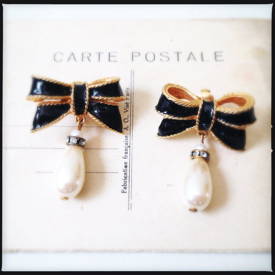80s earrings / vintage enamel earrings / Black Bow earrings