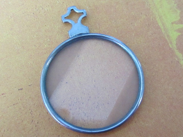 Vintage old optical lens - Steampunk jewlery - Altered art - Monocle - Pendant - M52