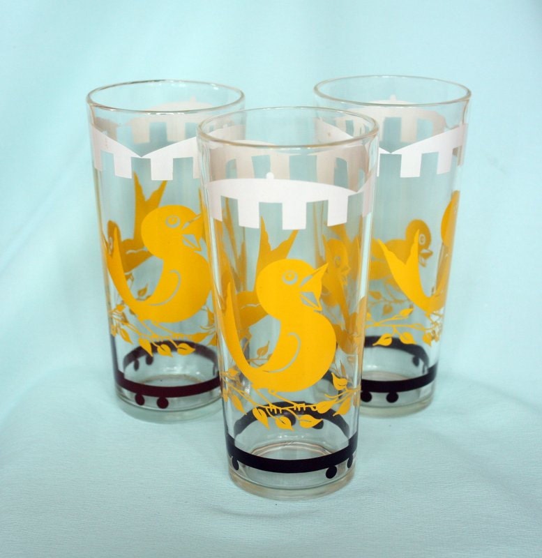 Cheerful Yellow Bird Vintage Drinking Glasses